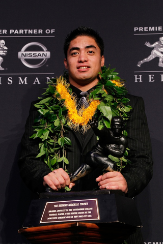 Illustration for article titled Manti Te'o's Dead Girlfriend, The Most Heartbreaking And Inspirational Story Of The College Football Season, Is A Hoax